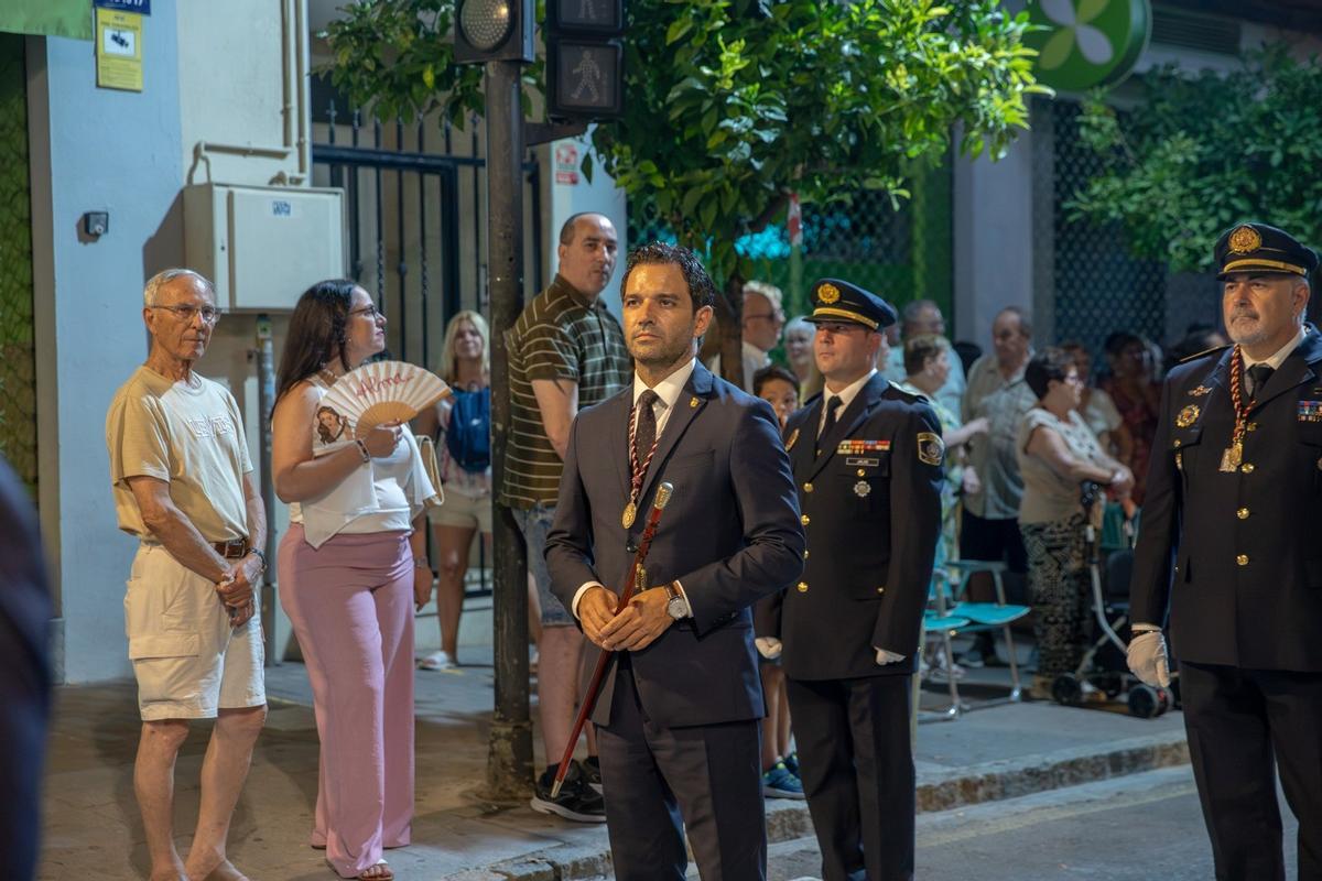 El alcalde y senador, Juan Antonio Sagredo, durante la solemne procesión.