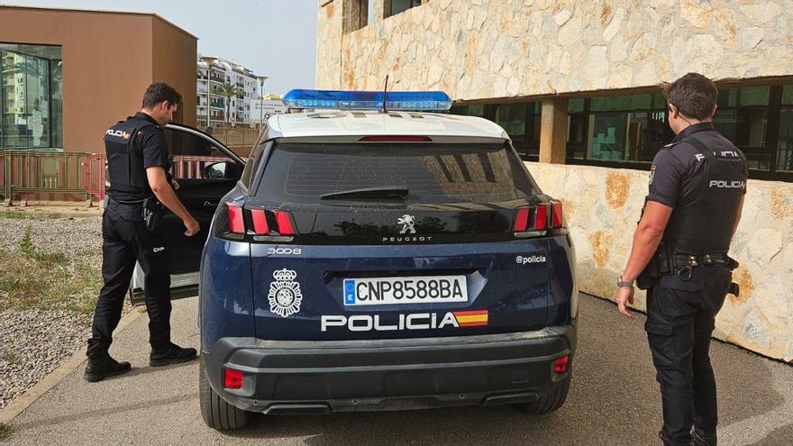Detenido un hombre por robar un portátil en la recepción de un hostal del centro de Ibiza