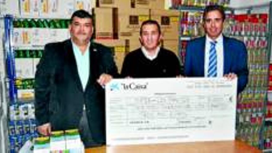 La Caixa entrega 2.000  a Cáritas Parroquial