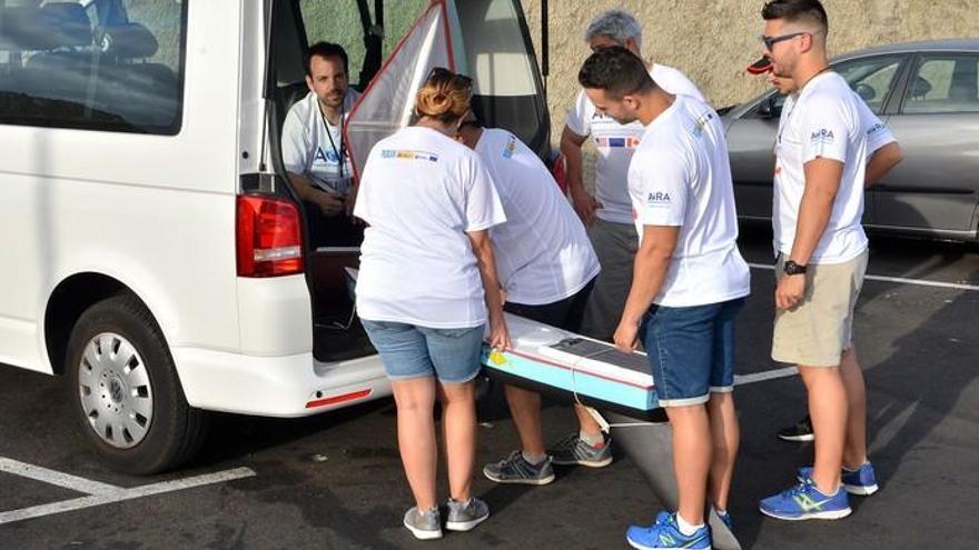 La Plocan y el IES Amurga lanzan un bote de vela canaria para cruzar el océano