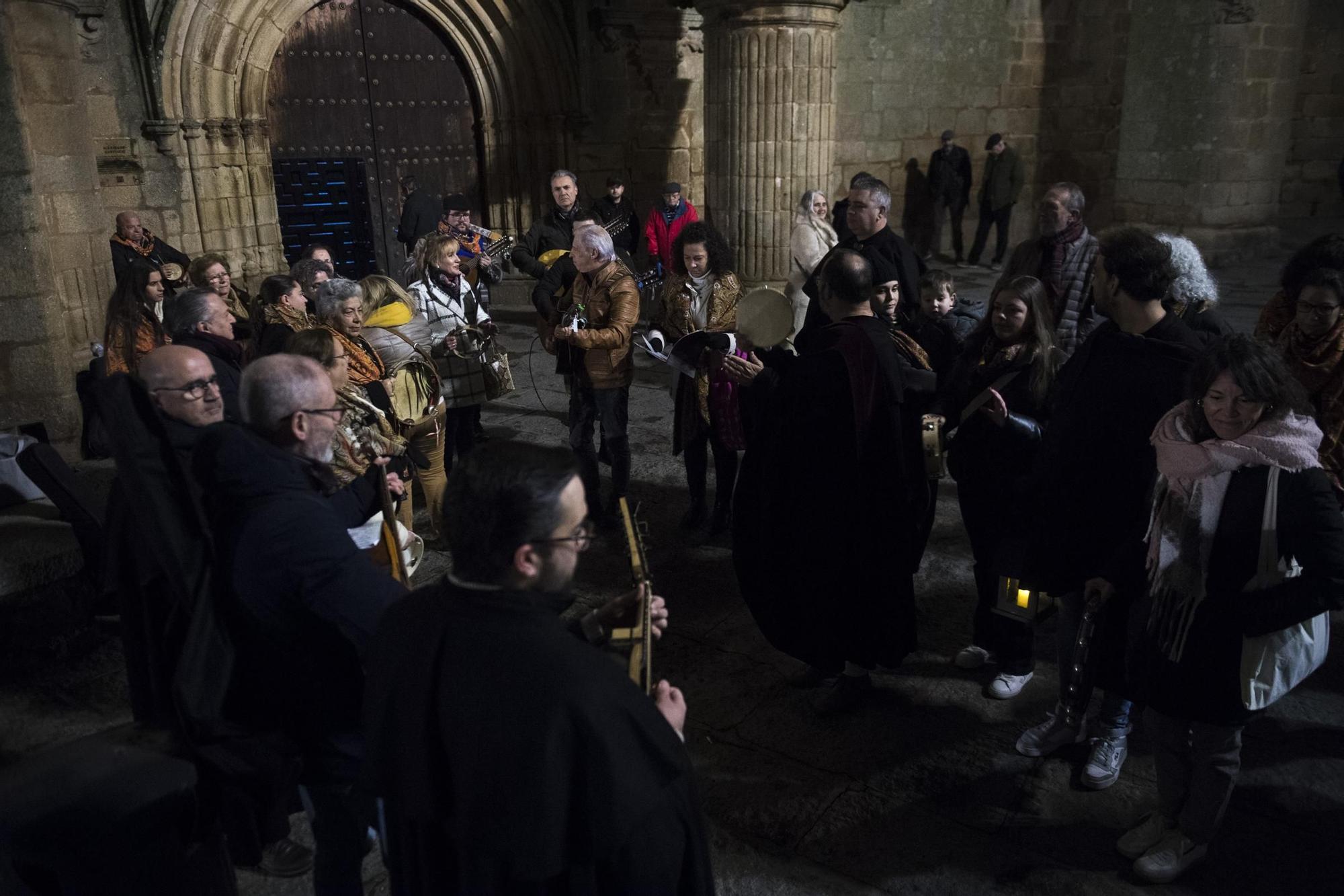 Galería | El Redoble y Aldea Moret, por villancicos en Cáceres