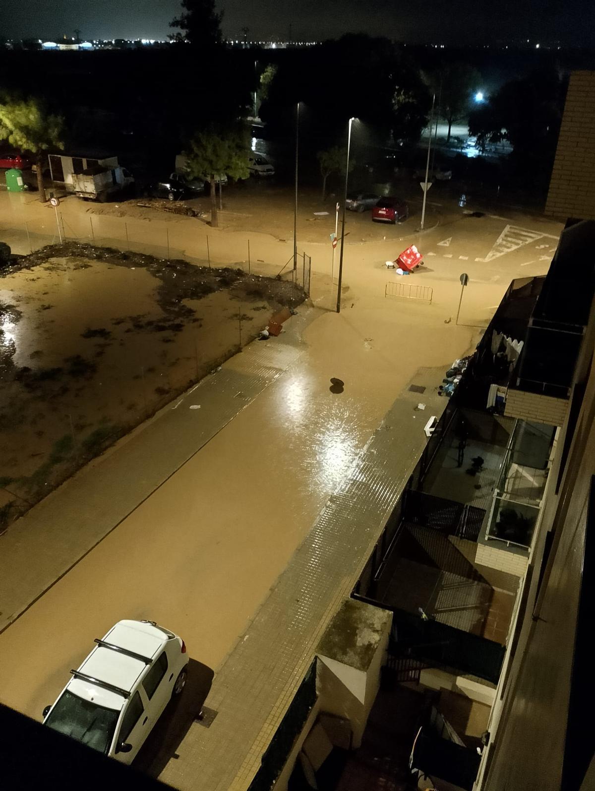 Calle Cardenal Cisneros tras el desbordamiento del Magro el 29 de octubre.