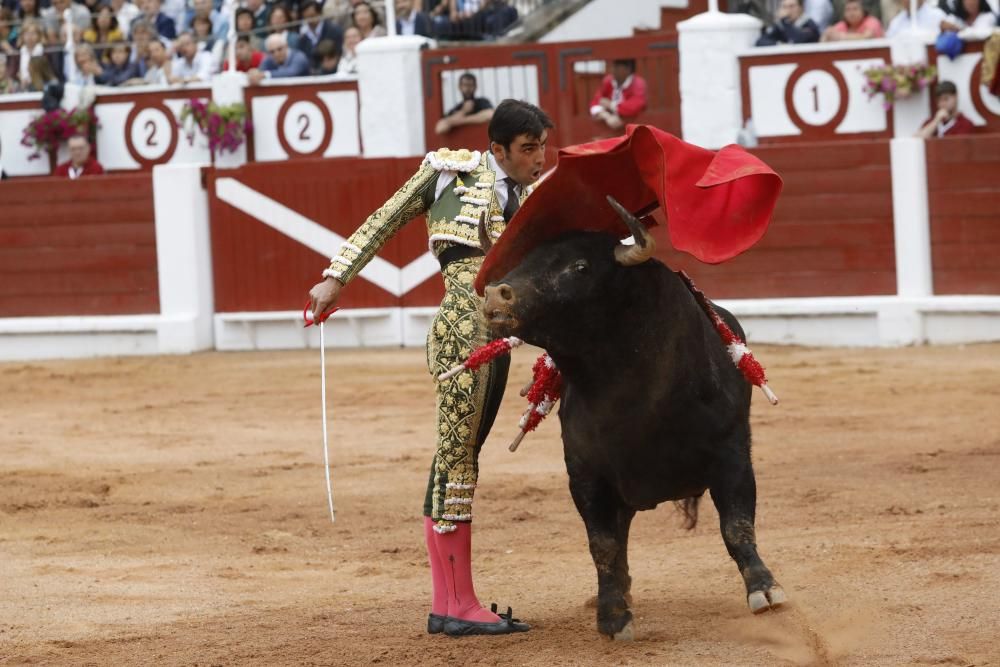 Perera pone el broche perfecto a la feria.