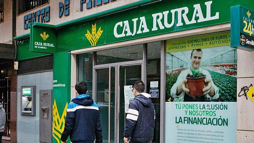 Oficina de Caja Rural en la capital zamorana. | Emilio Fraile