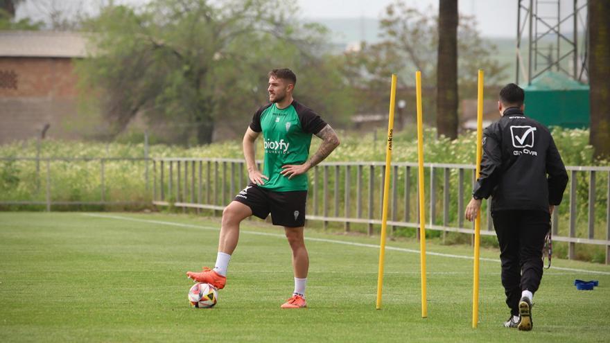 El Córdoba CF redobla la apuesta para el Alcoyano: Casas, Martínez y Castellano, listos