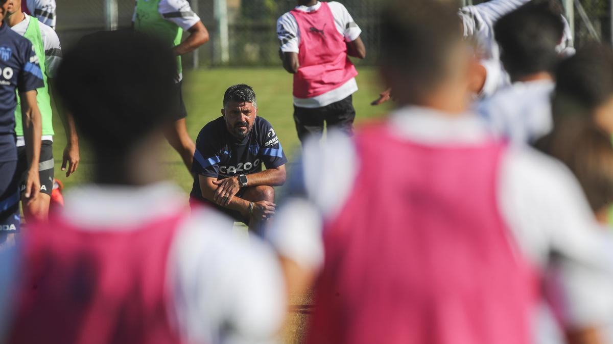 Gattuso, de rodillas durante un entrenamiento