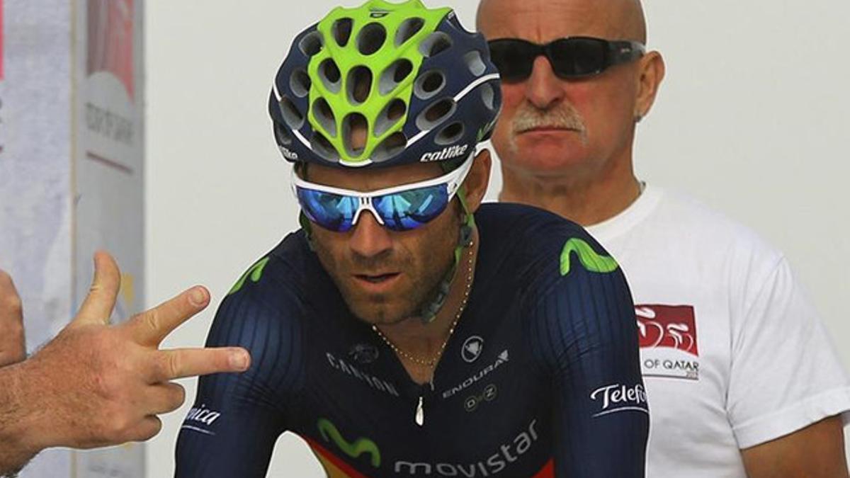 Alejandro Valverde no acaba de encontrarse cómodo encima de la bicicleta