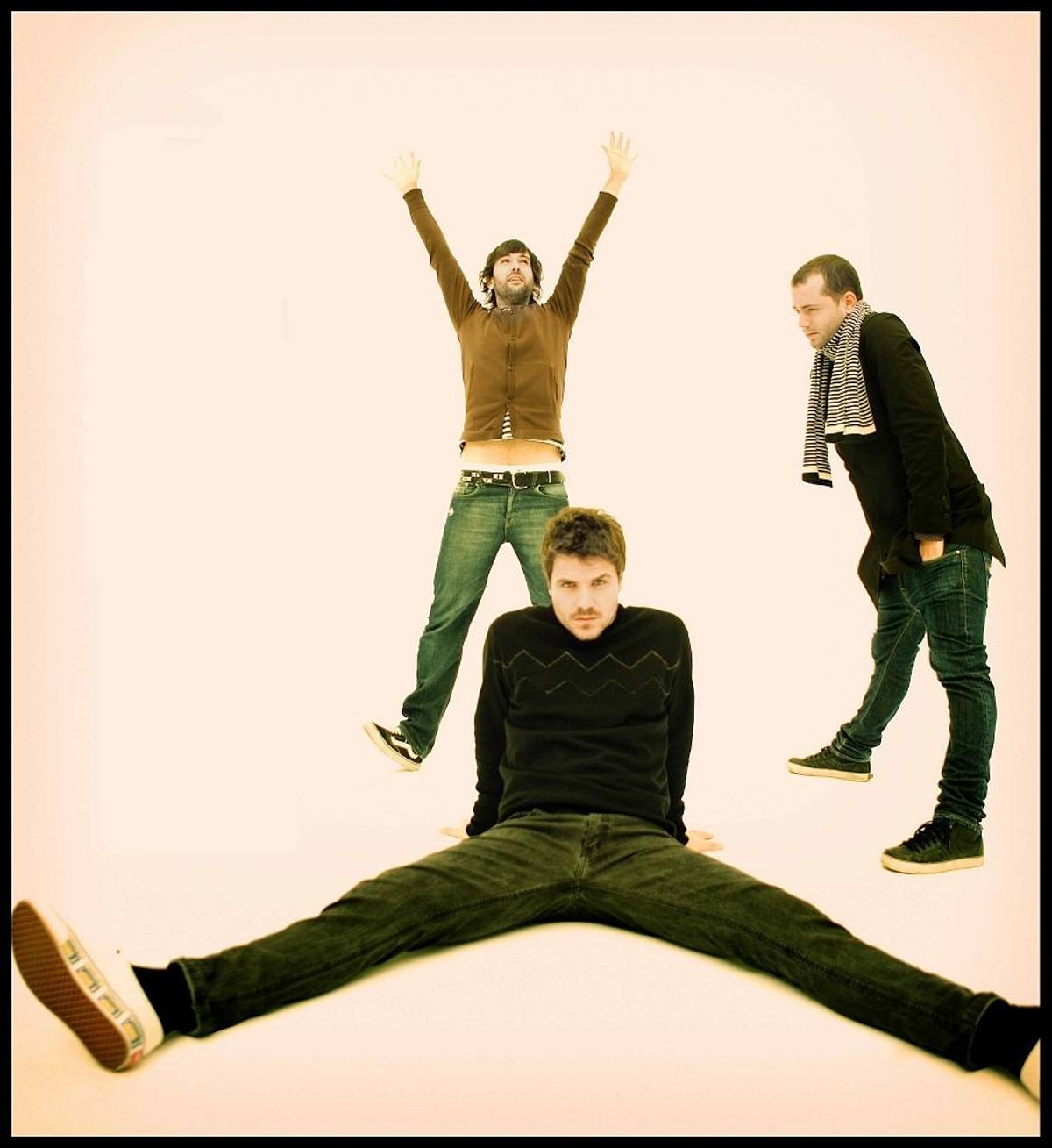 Imagen promocional del disco 'Zapatillas' de El Canto del Loco