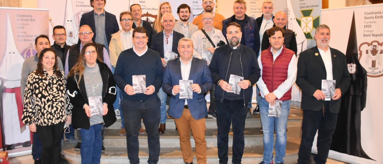 Autoridades municipales y miembros de la asociación de cofradías presentaron el programa de actos el sábado.