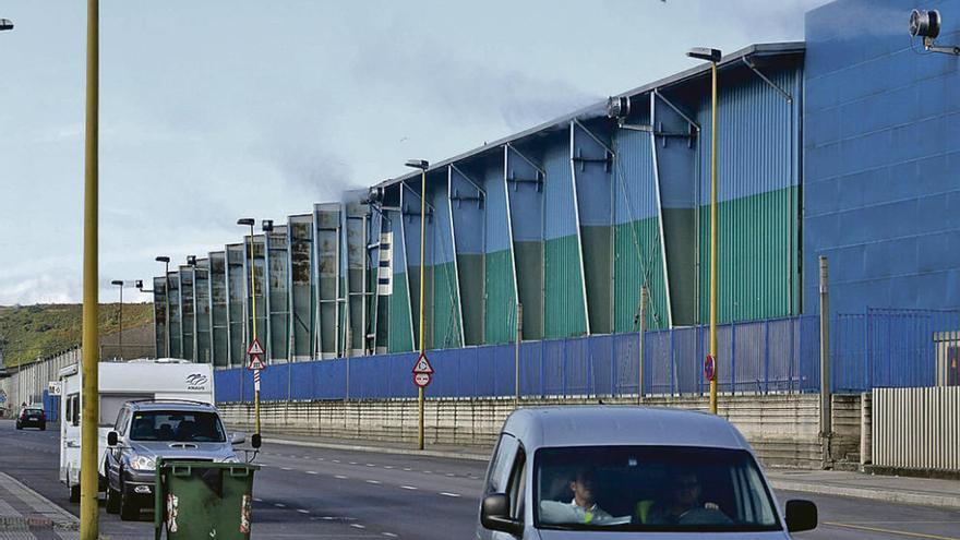 Los cañones nebulizadores, en funcionamiento ayer en régimen de pruebas en la travesía de la Industria.