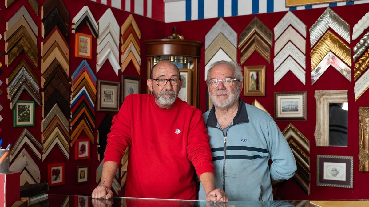 En imágenes | Adiós a la Cristalería Hernán Cortes después de más de 30 años en el centro de Zaragoza