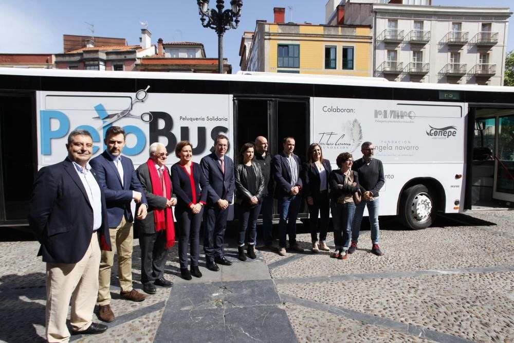 Bus peluquería de Mensajeros de la Paz