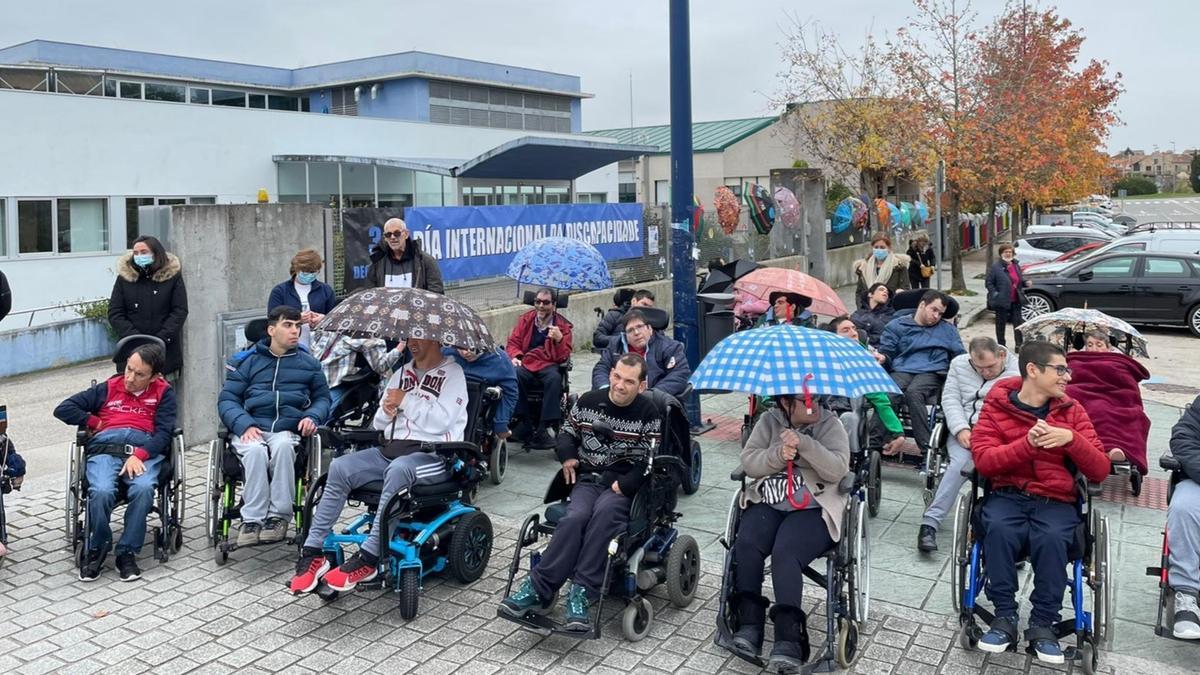 DÍA PERSONAS CON DISCAPACIDAD | Vigo conmemora el Día mundial de las  personas con discapacidad con el símbolo del paraguas