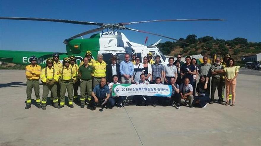 Una delegación coreana visita el Cedefo de Villaviciosa