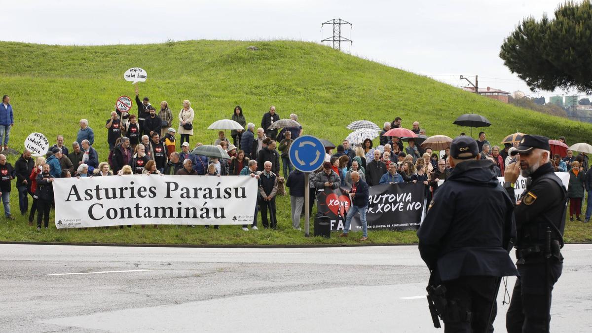 Así fue la nueva movilización vecinal en Gijón por el vial de Jove (en imágenes)