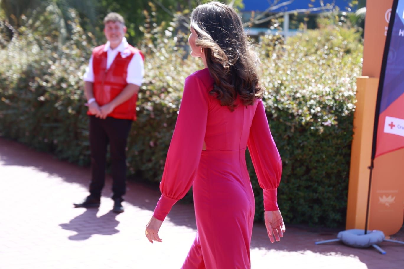 Así es el atrevido vestido de la reina Letizia que se vende en Torrent