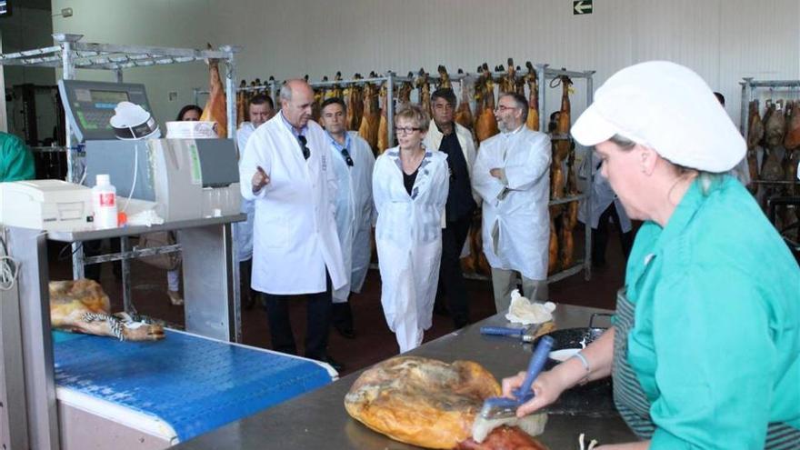 La Junta defiende el trabajo del pastor para mantener la dehesa