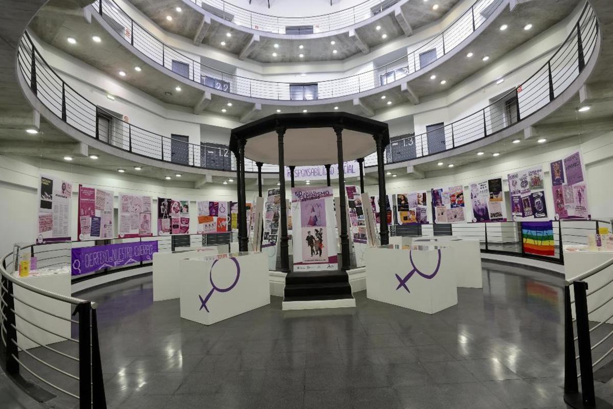 Vista de la exposición en el panóptico de la antigua cárcel de Oviedo.