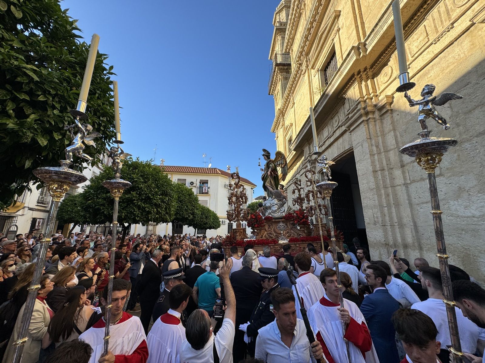 San Rafael sale en procesión en torno al aniversario de su aparición al padre Roelas
