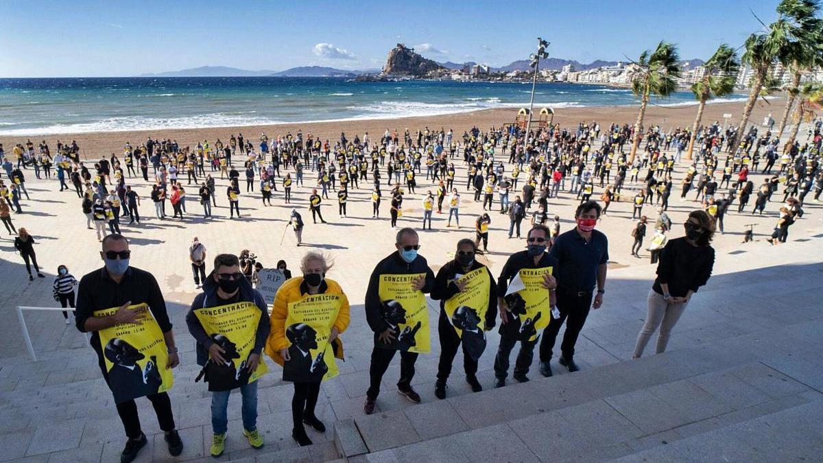 Protesta de los hosteleros de Águilas para reclamar la reapertura de los establecimientos al día siguiente del cierre.