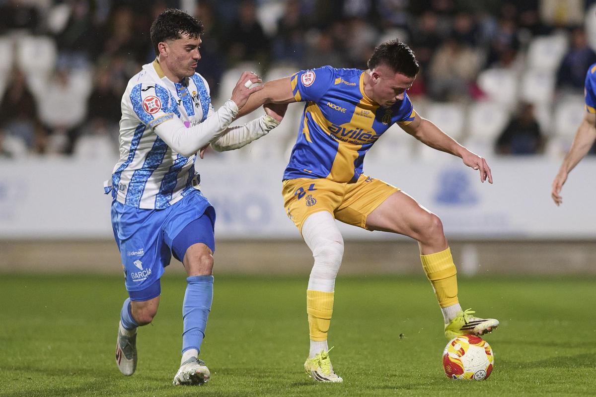 Partido entre el Talavera y el Avilés, en imágenes