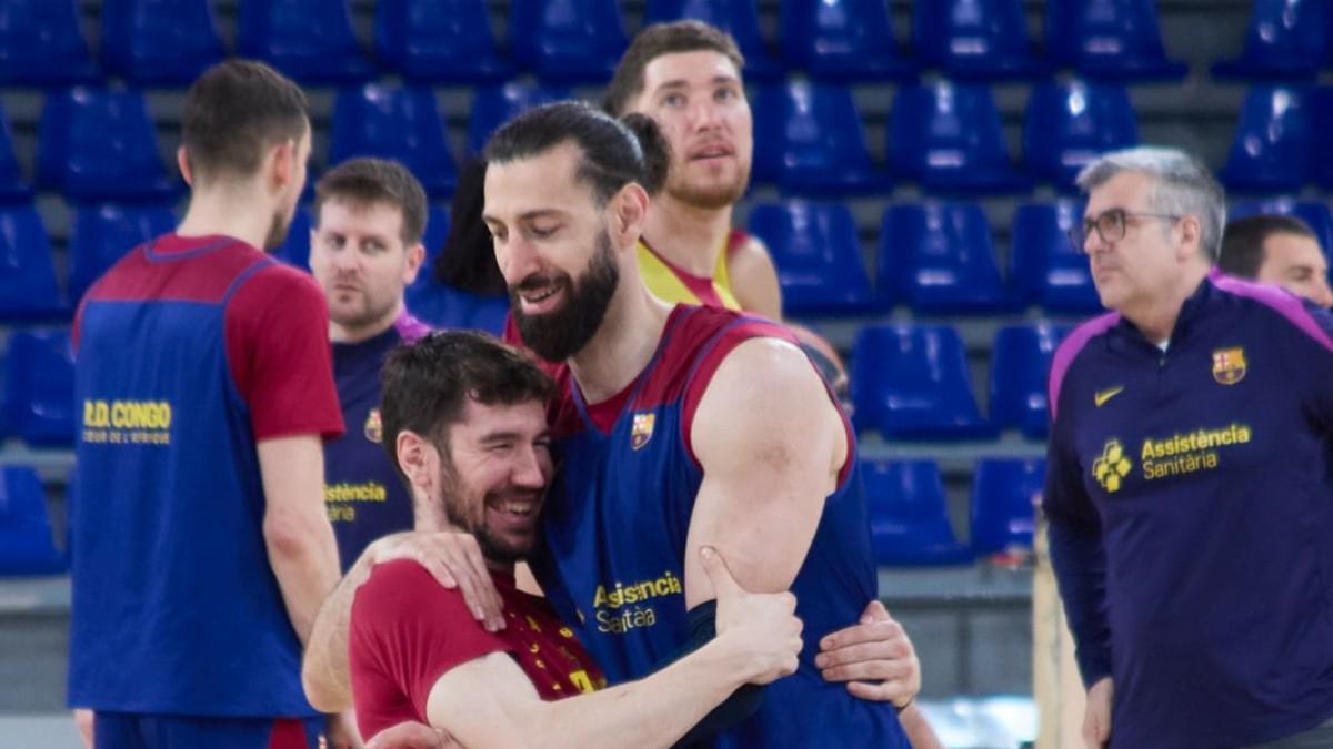 Darío Brizuela y Tornike Shengelia, en un entrenamiento del Barça