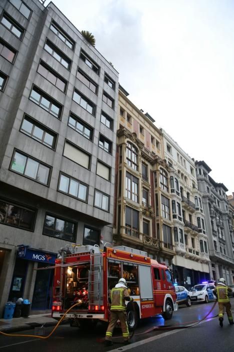 Incendio en la calle Marqués de Santa Cruz de Oviedo