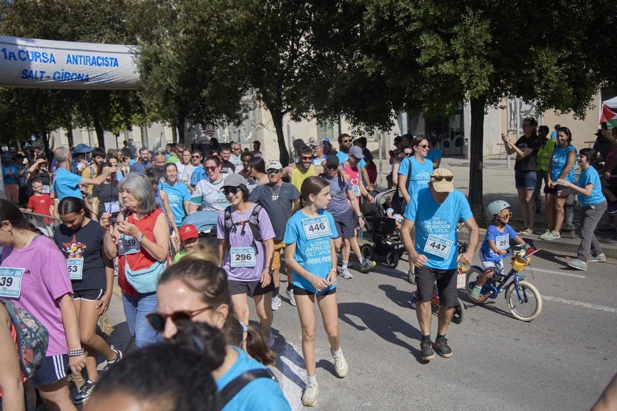 Les imatges de la 1a Cursa Antiracista de Salt i Girona