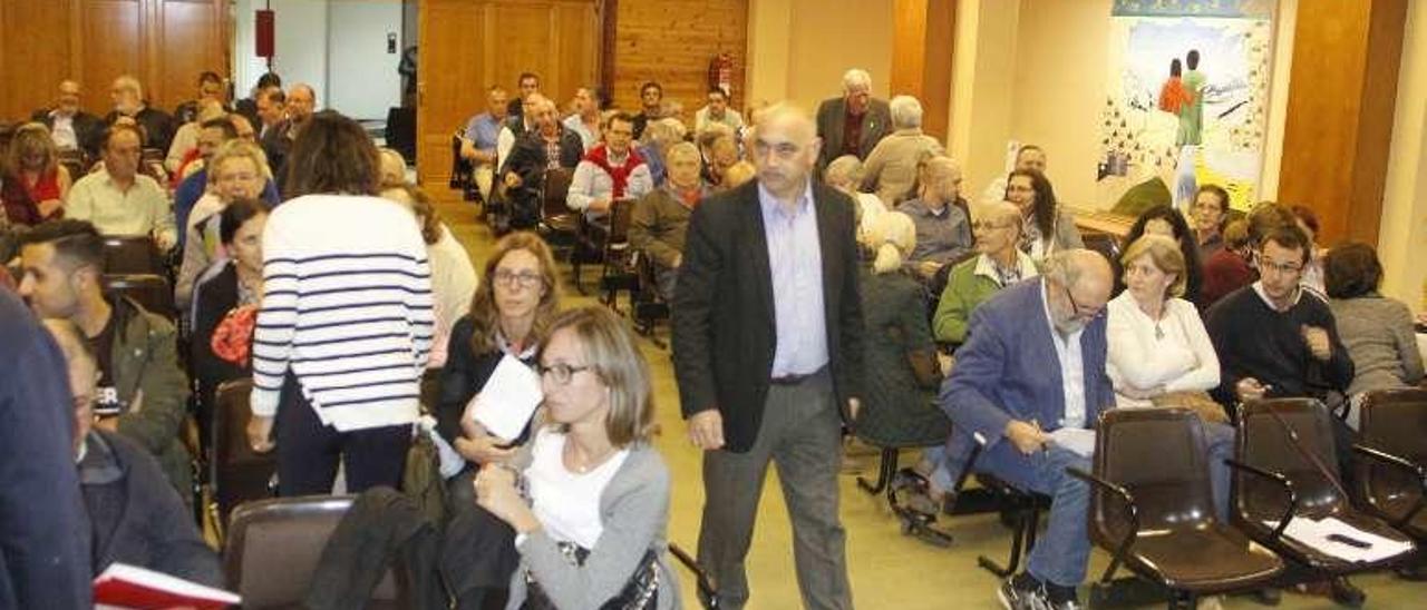 Asamblea de militantes socialistas el pasado lunes. // Santos Álvarez