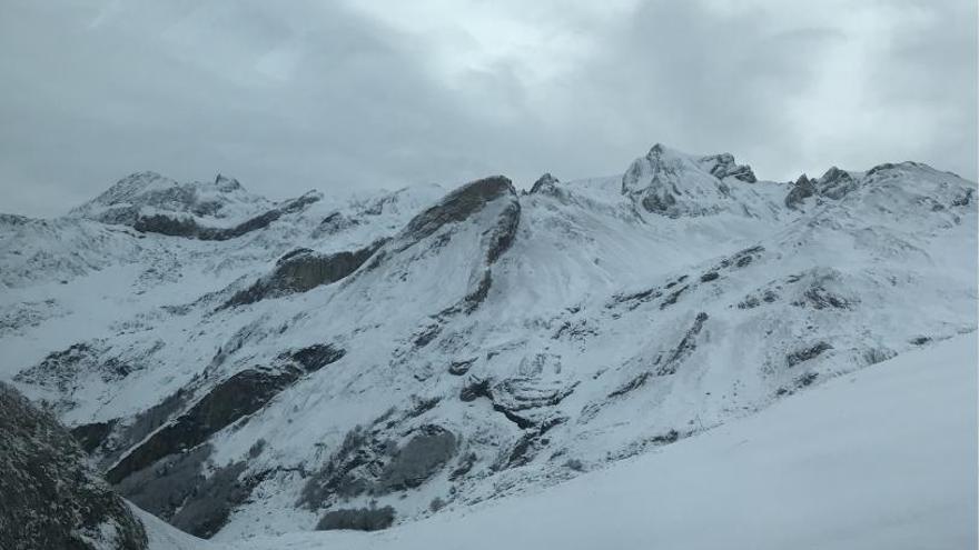 Conocer las condiciones de la nieve en la alta montaña es una obligación antes de aventurarse en las excursiones de invierno.