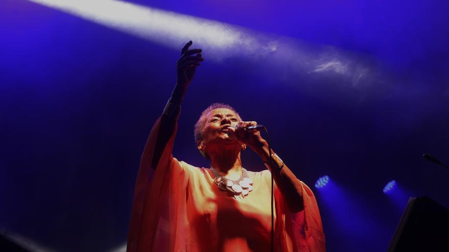 La lluvia desluce el concierto de Susana Baca en Música al raso