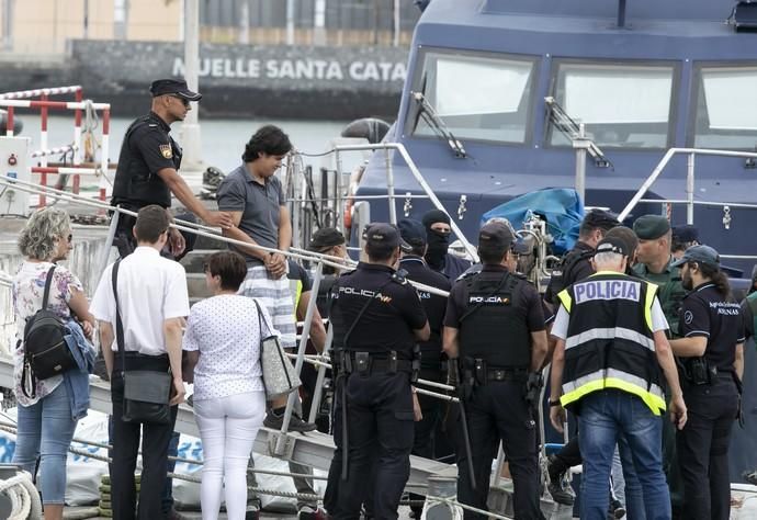 Interceptan un narcovelero con 800 kilos de coca