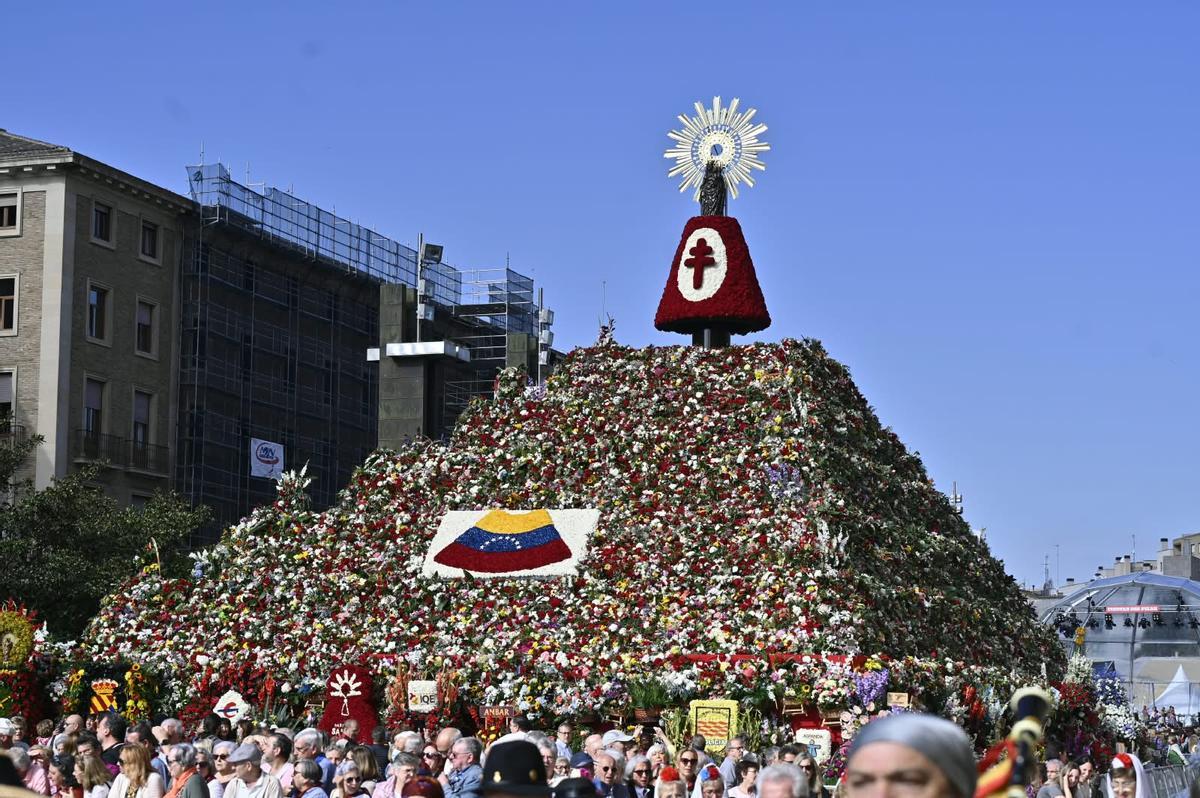 EN IMÁGENES | La Ofrenda de Frutos llena de color y tradición el centro ...