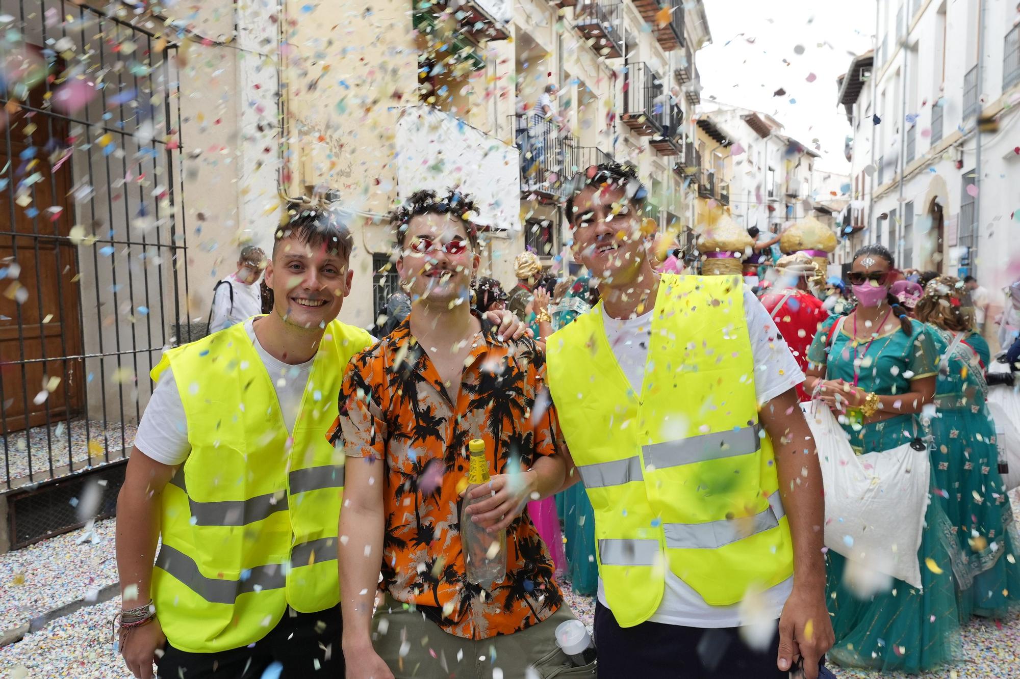 Búscate en el desfile de carrozas y disfraces de l'Anunci de Morella