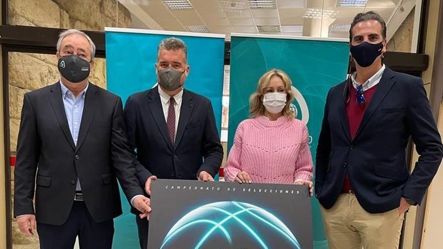 Antonio de Torres, Manuel Torrejimeno, Inmaculada Troncoso y Víctor Castro, en la presentación del campeonato andaluz mini femenino de baloncesto.