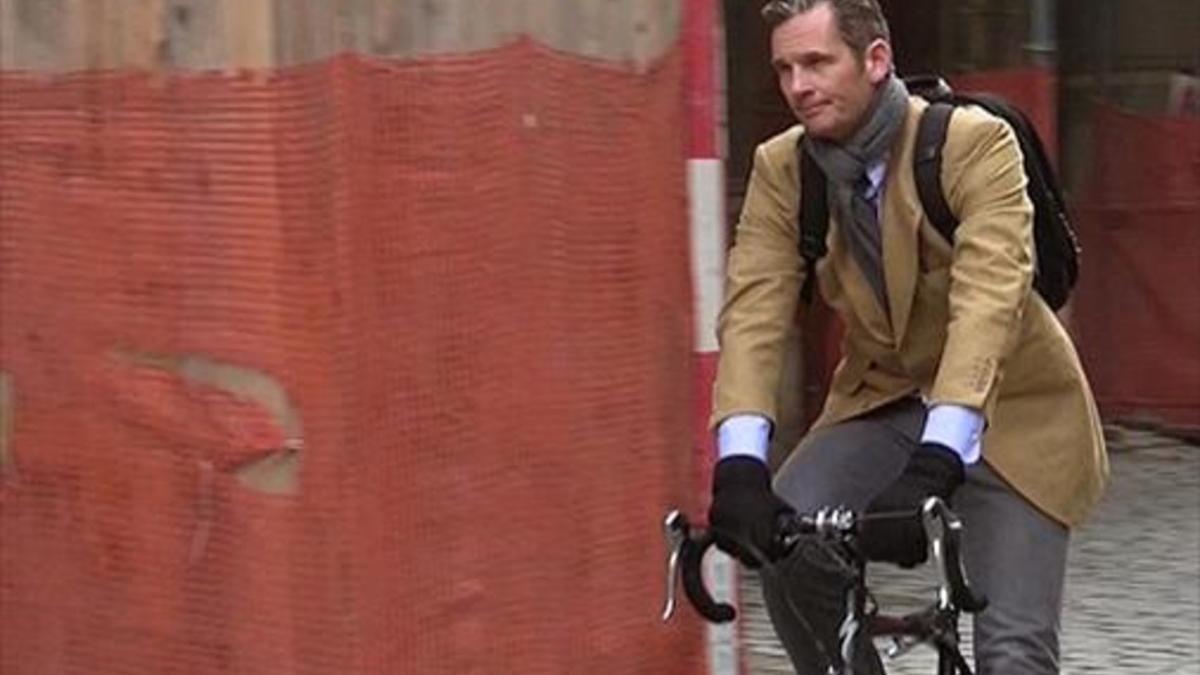 Iñaki Urdangarin, en bicicleta por Ginebra.