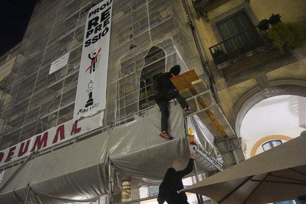 Unes 150 persones es manifesten a Girona sota el lema «Prou repressió, antiavalots dissolució»