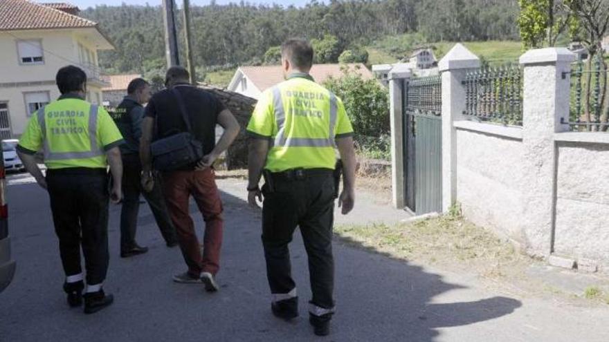 Una mujer de 50 años muere arrollada por su coche en casa de su madre, en Meis