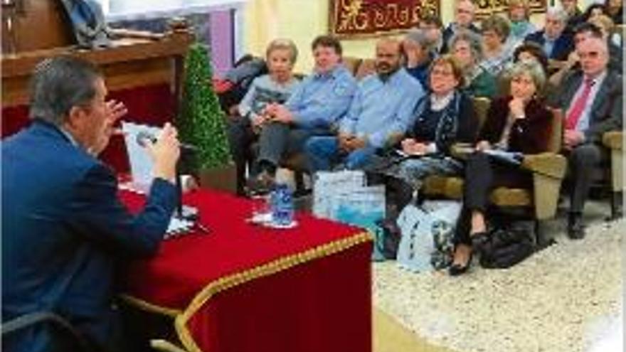 Un moment de l&#039;acte de lliurament de premis a Sant Adrià de Besòs.