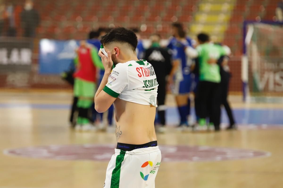 Las imágenes del derbi entre el Córdoba Futsal y el Betis en Vista Alegre