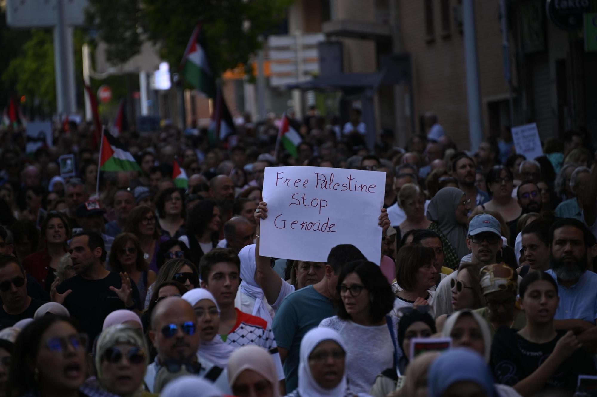 Así ha sido la multitudinaria manifestación para exigir la libertad de Palestina en Elche