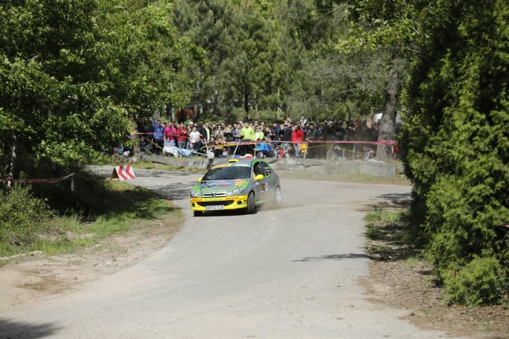 Los pilotos a su paso por el sexto tramo de la prueba, en Salceda