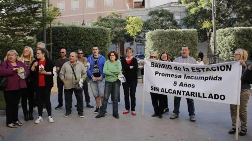 Vecinos solicitan la puesta en marcha del alcantarillado, en imagen de archivo.