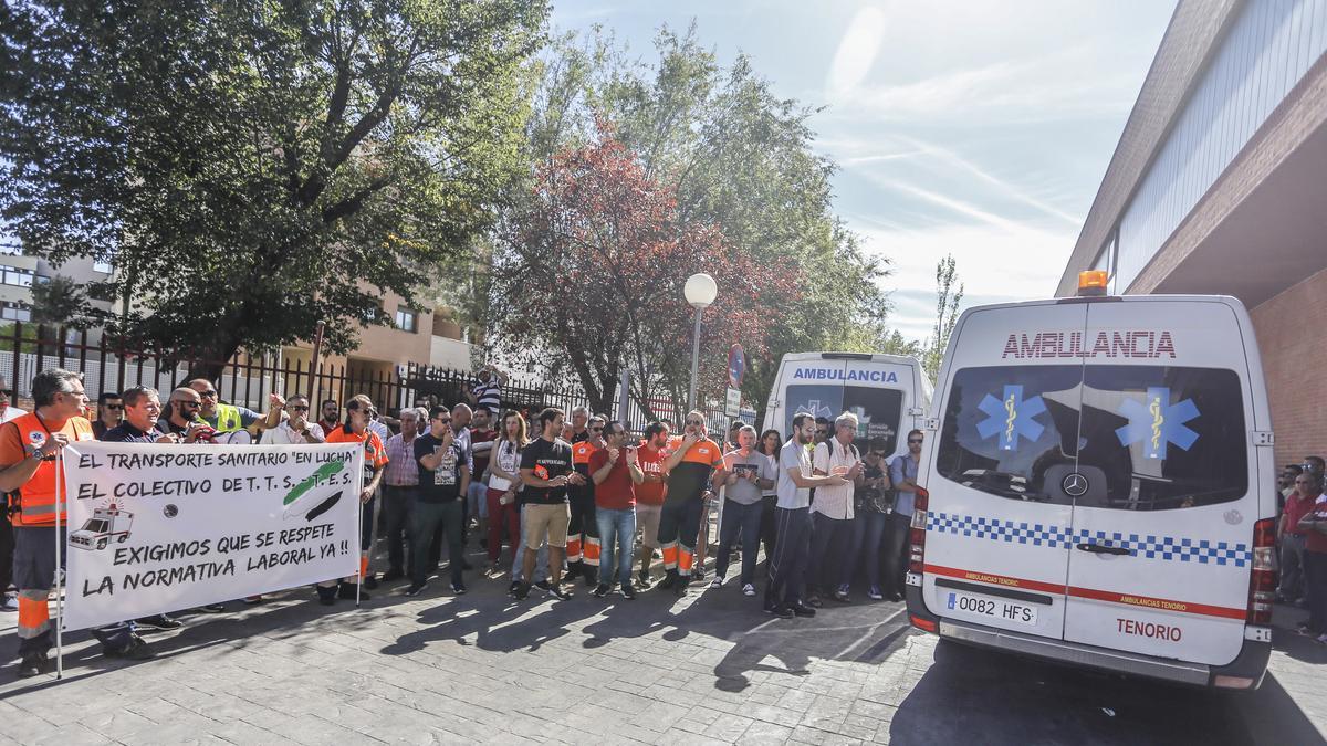 Trabajadores en una de las jornadas de protestas por los problemas con Tenorio.