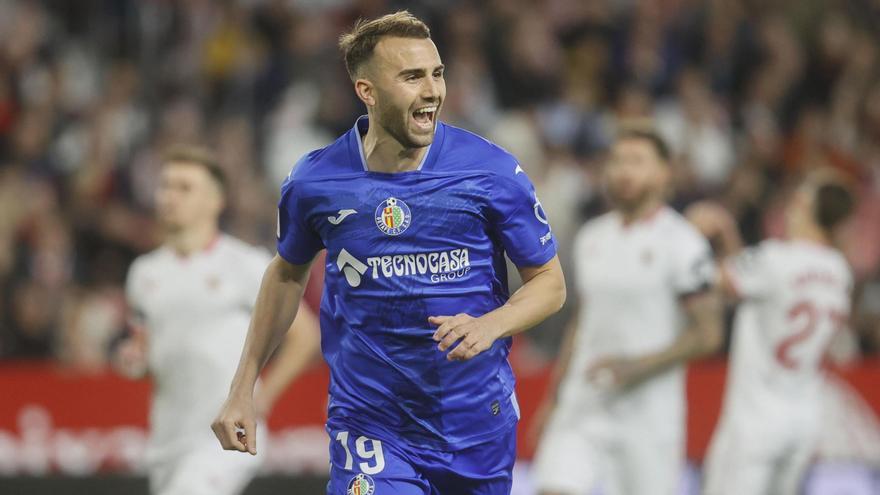 Mayoral celebra su gol ante el Sevilla.