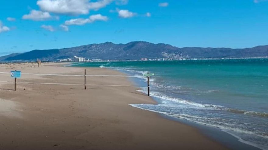 Reforcen la vigilància a la platja de Can Comes de Castelló d’Empúries davant l’accés de banyistes malgrat la prohibició