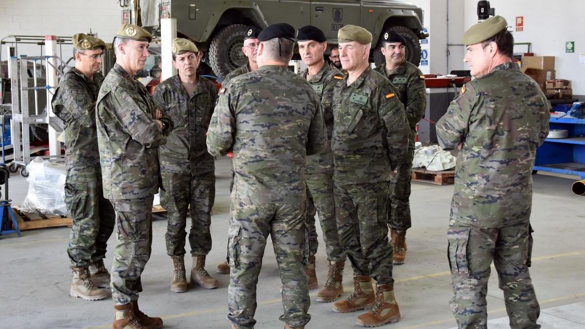 Visita del inspector general del Ejército a las unidades del Ejército de Tierra en Córdoba