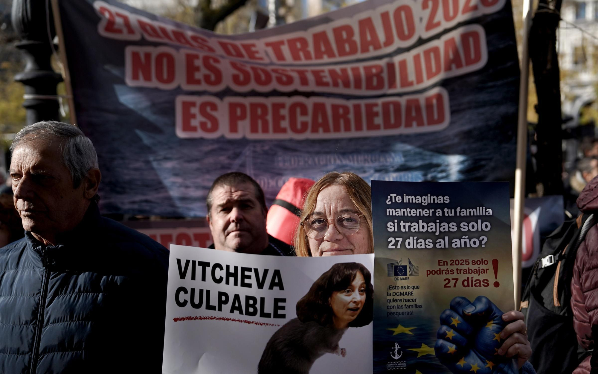 Concentración en Madrid de pescadores contra el recorte de días en el mar de Bruselas.