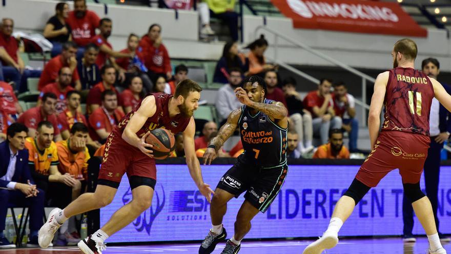 El UCAM recupera su mejor versión para superar al Valencia Basket en el Palacio (90-82)