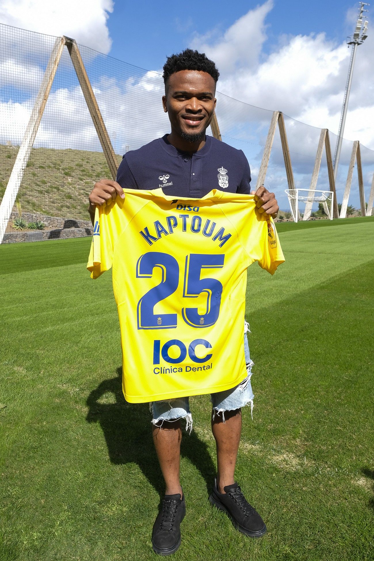 Presentación del nuevo jugador de la UD Las Palmas, Wilfrid Kaptoum